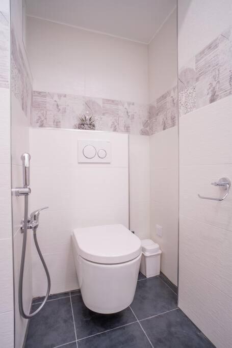 Sukromny Staromestsky Apartman V Uzasnej Lokalite/Cozy Old-Town Apartment In A Great Neighborhood ブラチスラヴァ エクステリア 写真